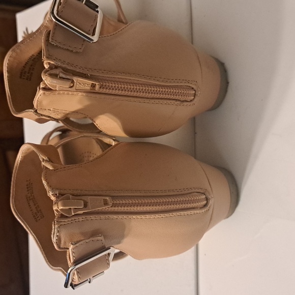 Shoes - Picture 3 of 6